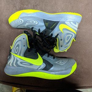 Nike shoes size 10 in mens 11.5 womens